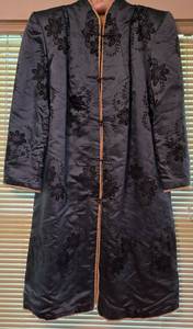 lot 442 image: Fabulous Fleece-Lined Chinese Silk Coat