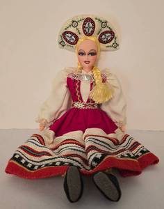 lot 448 image: Beautiful Estonian Cloth Doll