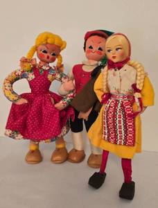 lot 454 image: Cute Pair of Portuguese Dolls Plus Scandinavian Traditional Doll