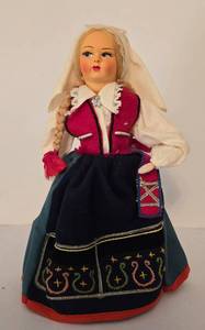 lot 455 image: Lovely Estonian Doll