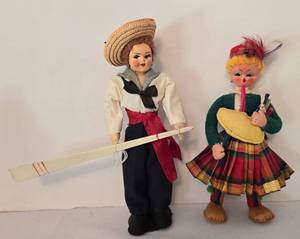 lot 501 image: Pair of 7 Dolls in Traditional Costumes