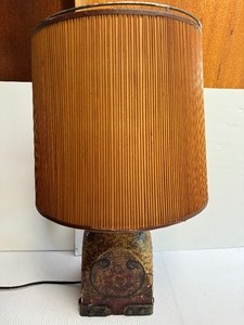 lot 231 image: Vintage Hand Painted Table Lamp