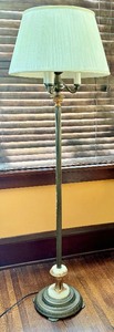 lot 238 image: Beautiful Vintage Floor Lamp