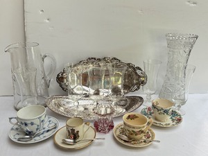 lot 194A image: Variety of Vintage Glassware and More