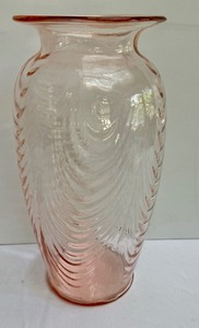 lot 197A image: Vintage Pink Depression Glass Vase