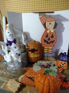 lot 4 image: Halloween Decor Lot