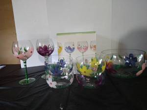 lot 9 image: Hand Painted Country Garden Glassware