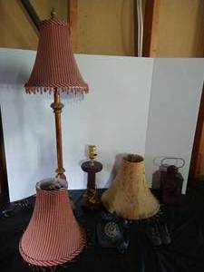 lot 12 image: Lamp & Decor Lot