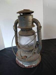lot 22 image: Antique Dietz No. 2 D-Lite Hurricane Lamp