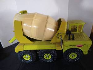 lot 23 image: Vintage Tonka Cement Truck