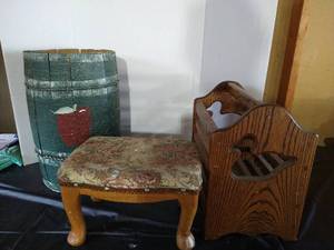 lot 33 image: Wooden Decor - Barrel Small Stool & Magazine Holder