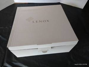 lot 40 image: Box of 4 New Lenox Hand-Painted Bowls