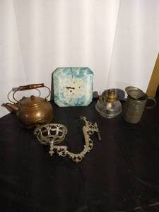 lot 50 image: (5) Miscellaneous Vintage Pieces