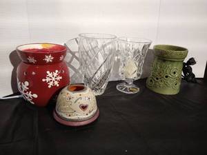 lot 58 image: Nice Candle Lot - Warmers & Votives
