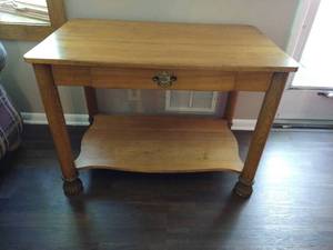 lot 61 image: Beautiful Vintage Table