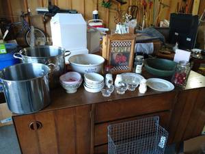lot 81 image: Huge Kitchen Lot - Pans, Bowls, Decor