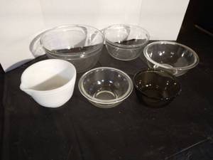 lot 84 image: (6) Pyrex Mixing Bowls