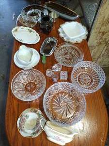 lot 98 image: Large GlassCrystalPorcelain Lot