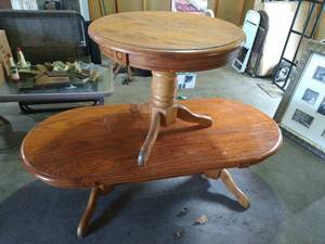 lot 102 image: Vintage Matching Coffee Table & End Table