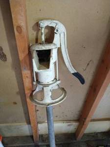 lot 112 image: Vintage Hand Water Pump