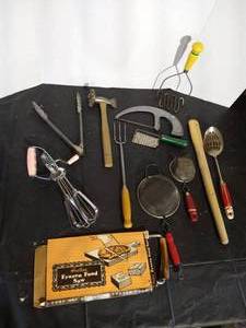 lot 118 image: Vintage Kitchen Tools