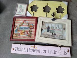 lot 121 image: Home Decor Lot