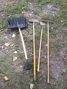 lot 122 image: Long Handled Yard Tool Lot - Ice Scrapers, Shovel, Rake