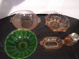 lot 125 image: (5) Vintage Colored Glass Pieces
