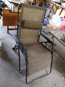 lot 128 image: Nice Folding Patio Chair