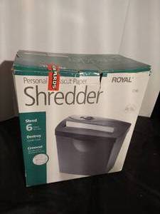 lot 137 image: Royal Crosscut Paper Shredder