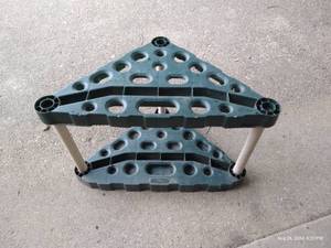 lot 188 image: Rubbermaid Garden Tool Organizer