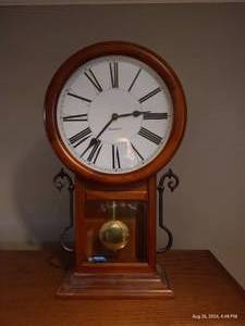 lot 194 image: Large Mantle Clock