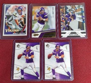 lot 216 image: (5) Brett Favre Vikings Cards