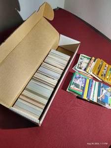 lot 264 image: Box of Baseball Cards