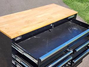 9 Drawer Husky Locking Rolling Tool Chest with Keys