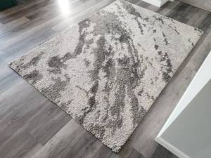 Dayln 5 x 7 Decorative Area Rug