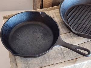 (2) Assorted Size Lodge Round Cast Iron Skillets