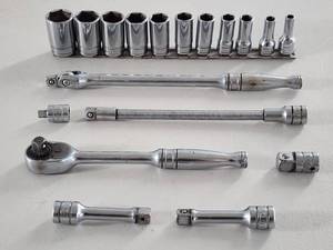 (18) pc Snap-On 12-inch Drive Socket Set with Ratchet and Extensions