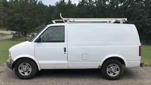 lot 3 image: 2003 Chevy Astro AWD Cargo Van