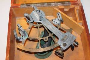 lot 74 image: Leupold & Stevens Maritime Sextant in Wooden Case
