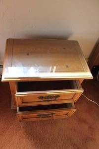 lot 125 image: Vintage Young-Hinkle Wooden Nightstand with Glass Top
