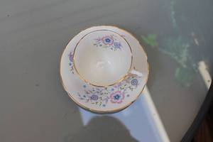 lot 140 image: Lot of Vintage China Cups, Saucers, and Creamers