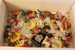 lot 151 image: Collection of Vintage and Novelty Pin Badges and Small Ornaments