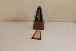 lot 156 image: Vintage Seth Thomas Metronome De Maelzel
