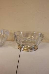 lot 161 image: Set of 3 Clear Glass Bowls with Unique Designs