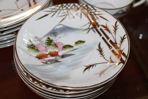 lot 204 image: Vintage Japanese Porcelain Tea Set with Bamboo Design, 18 Pieces