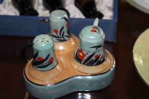 lot 220 image: Vintage Porcelain and Lacquerware Set