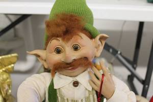 lot 264 image: Handcrafted Elf Christmas Figurine