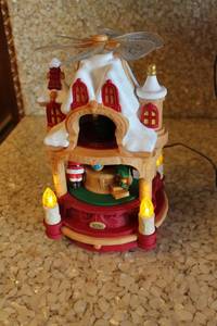 lot 268 image: Hallmark Keepsake Christmas Ornament 2016