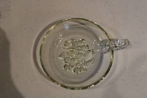 lot 276 image: Vintage Clear Glass Kitchenware Set - Juice Reamer, Plates and Glasses